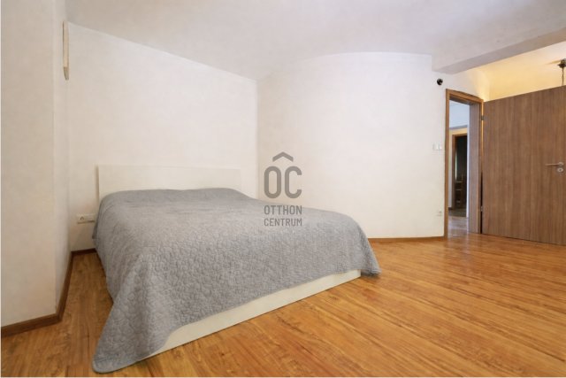 Eladó családi ház, Diósdon 250 M Ft, 7 szobás