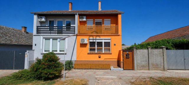Eladó családi ház, Makón 69.9 M Ft, 4 szobás