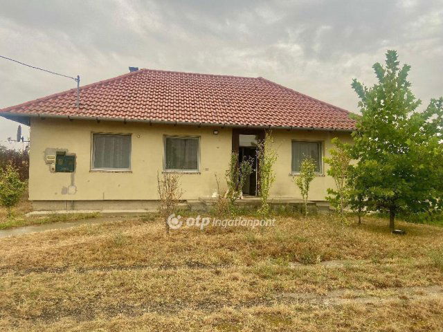 Eladó családi ház, Jászberényben 79.9 M Ft, 2 szobás