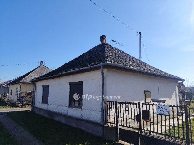 Eladó családi ház, Kölcsén 9.65 M Ft, 2 szobás