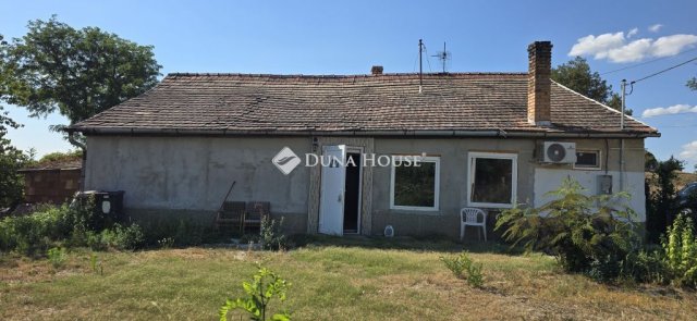 Eladó családi ház, Vajtán 15 M Ft, 4 szobás