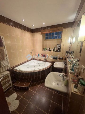 Eladó ikerház, Debrecenben 150 M Ft, 6 szobás