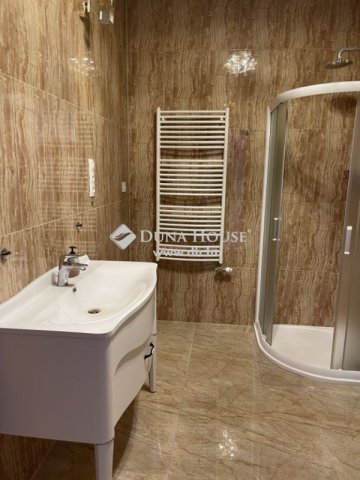 Eladó családi ház, Budapesten, II. kerületben 380.1 M Ft