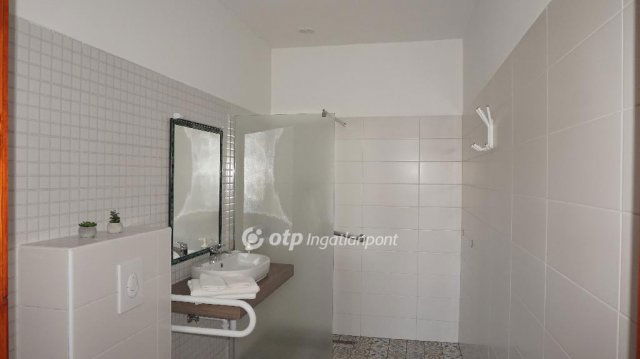 Eladó hotel, Gyöngyösön 396 M Ft / költözzbe.hu