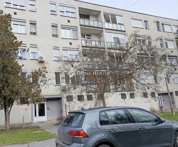 Eladó téglalakás, Kaposváron 26 M Ft, 2 szobás