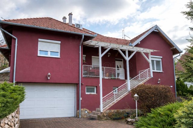 Eladó családi ház, Keszthelyen 139.9 M Ft, 9 szobás