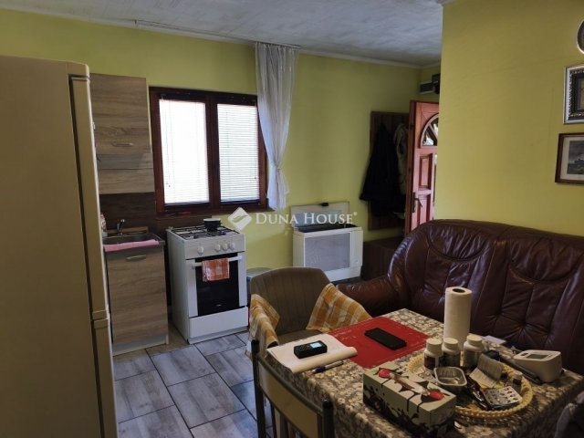 Eladó családi ház, Dunaharasztin 90 M Ft, 5 szobás