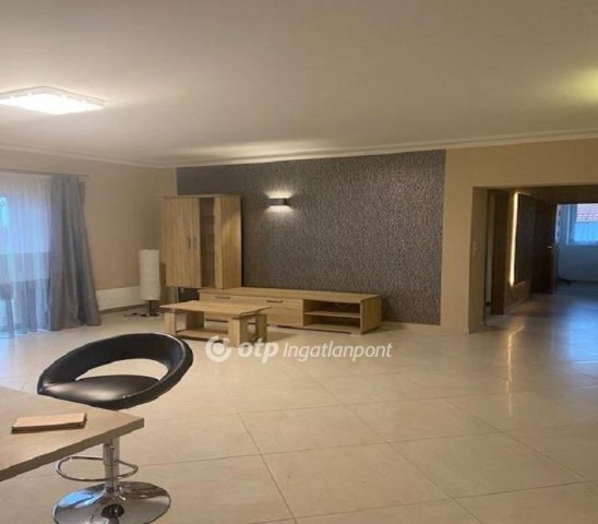 Eladó családi ház, Gyöngyösön 74.9 M Ft, 3 szobás