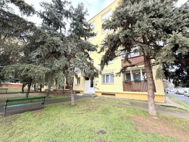 Eladó panellakás, Százhalombattán 63.9 M Ft, 3 szobás