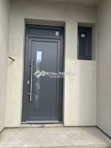 Eladó családi ház, Cegléden 59.99 M Ft, 3 szobás