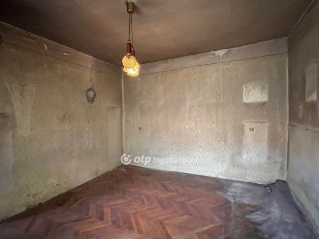 Eladó családi ház, Székesfehérvárott 65 M Ft, 3 szobás