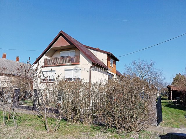 Eladó családi ház, Ászáron 74.5 M Ft, 4 szobás