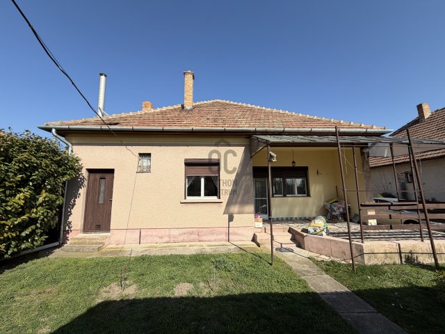 Eladó családi ház, Tápiószelén 40.99 M Ft, 2 szobás