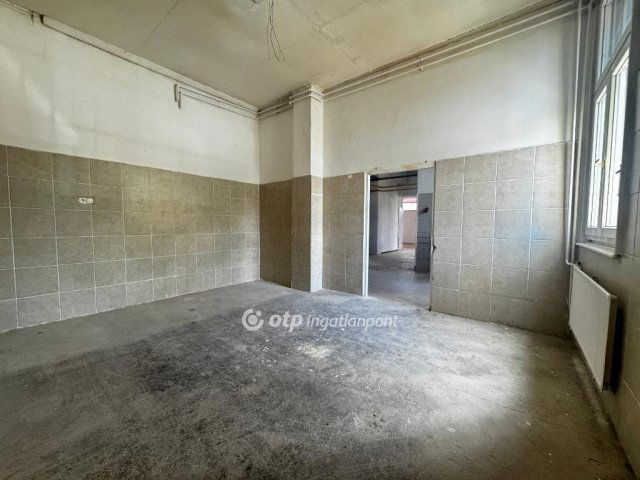 Kiadó ipari ingatlan, Budapesten, XV. kerületben 950 E Ft / hó