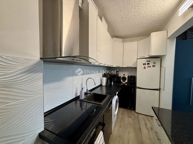 Eladó panellakás, Nyergesújfaluban, Május 1. téren 38 M Ft