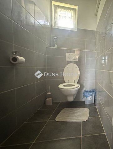 Eladó családi ház, Kesztölcön 129.9 M Ft, 7 szobás