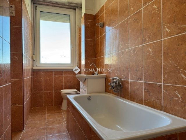 Eladó téglalakás, Debrecenben 45.9 M Ft, 2 szobás