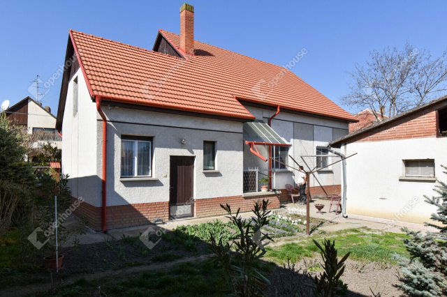 Eladó családi ház, Szegeden 139 M Ft, 6 szobás