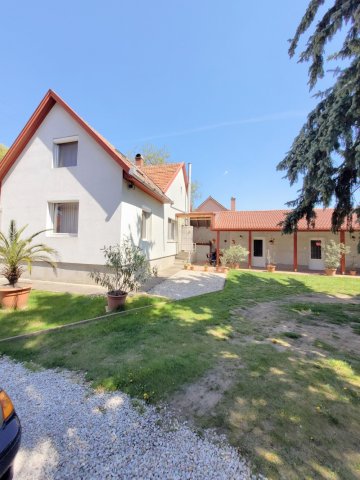 Eladó iroda, Jászberényben 135 M Ft, 4 szobás