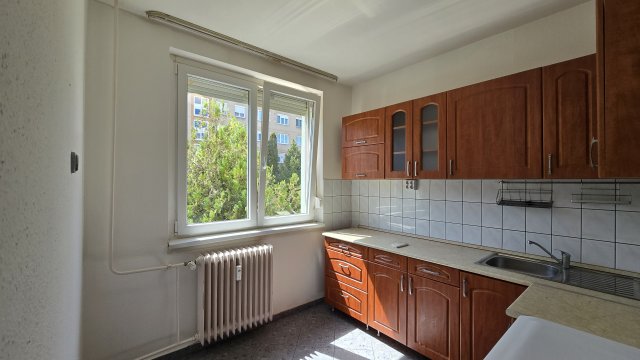 Eladó panellakás, Dunaújvárosban 30 M Ft, 1+1 szobás