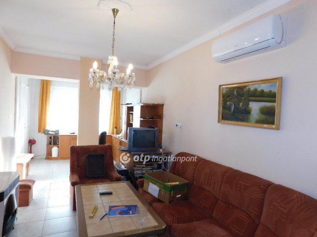 Eladó iroda, Pécsett 329 M Ft, 9 szobás / költözzbe.hu