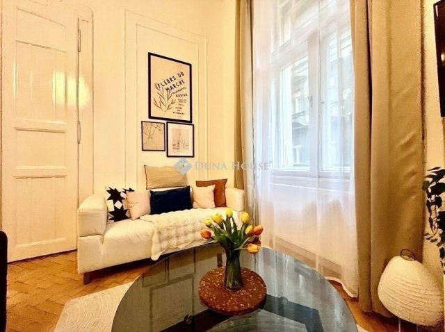 Eladó téglalakás, Budapesten, VI. kerületben 150 M Ft, 4 szobás