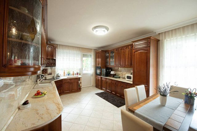 Eladó családi ház, Nyíregyházán 156 M Ft, 5 szobás