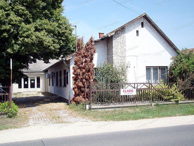 Eladó családi ház, Balatonfőkajáron 56.8 M Ft, 7 szobás