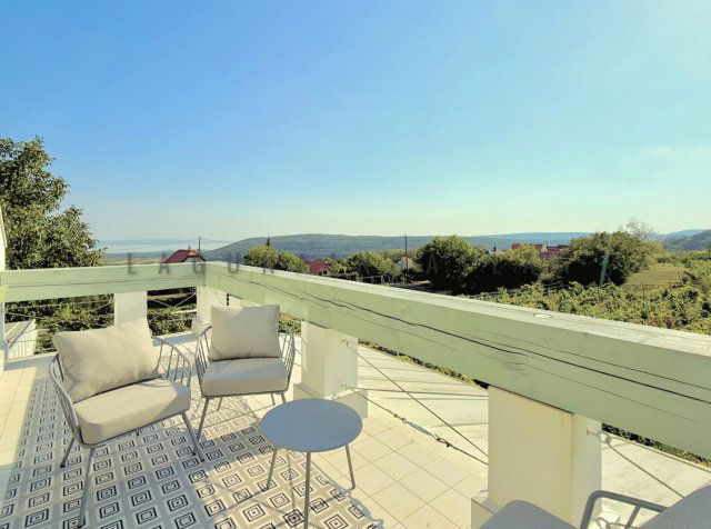 Eladó nyaraló, Dörgicsén 280 M Ft, 4 szobás