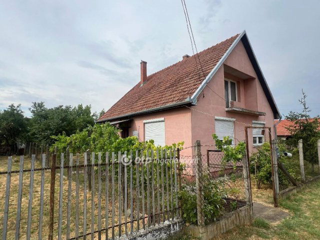 Eladó családi ház, Tápiógyörgyén 16 M Ft, 2 szobás