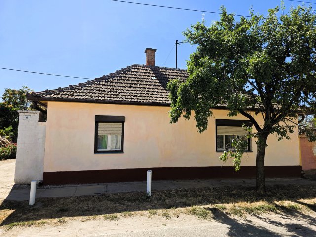 Eladó családi ház, Jánoshalmán 14.9 M Ft, 2 szobás