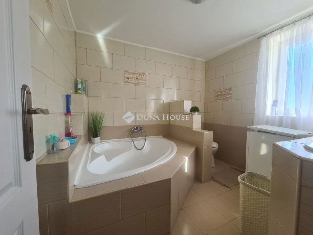 Eladó családi ház, Fertőrákoson, Fő utcában 99 M Ft, 4 szobás