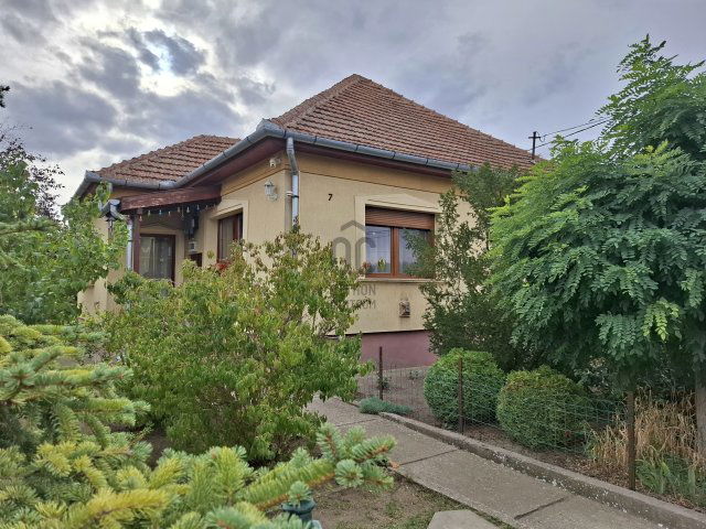 Eladó családi ház, Tápiószentmártonon 56 M Ft, 3 szobás