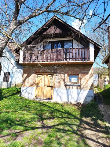 Eladó családi ház, Piliscséven 13.9 M Ft, 2 szobás