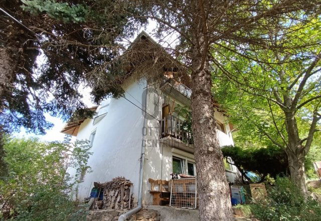 Eladó családi ház, III. kerületben, Korongozó utcában