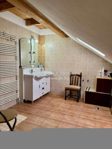 Eladó családi ház, Isaszegen 149 M Ft, 8 szobás