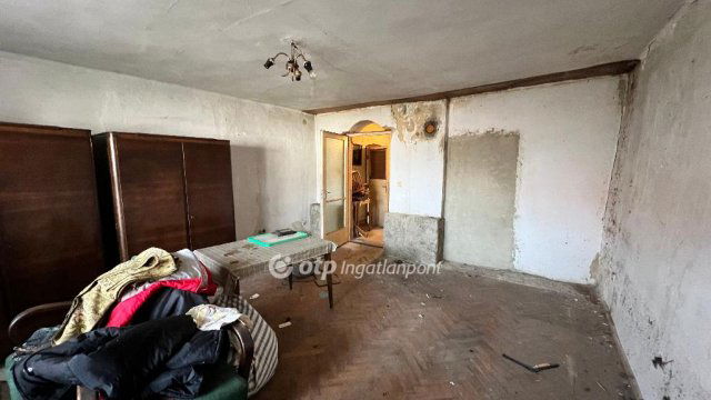 Eladó családi ház, Bakonypölöskén 2.9 M Ft, 2 szobás