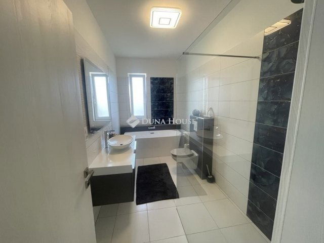 Eladó ikerház, Veresegyházon 229 M Ft, 5 szobás