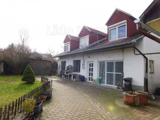 Eladó családi ház, Pécsett 129.99 M Ft, 5+2 szobás