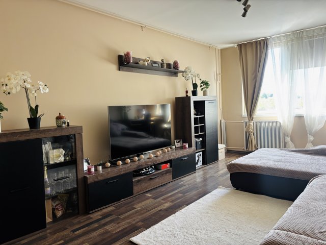 Eladó panellakás, Oroszlányban, Táncsics udvarban 36.4 M Ft