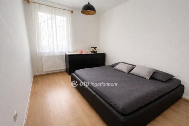 Eladó téglalakás, Győrött 66.999 M Ft, 2 szobás