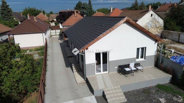 Eladó családi ház, Üllőn 140 M Ft, 6 szobás