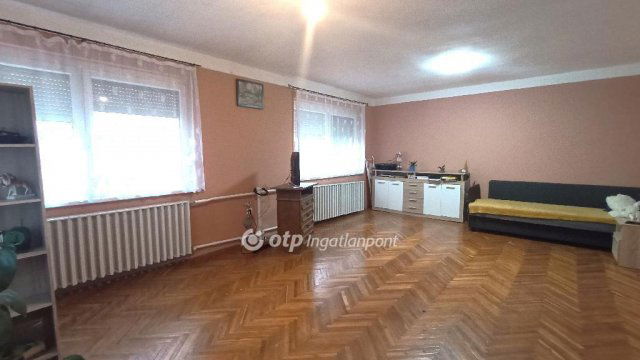 Eladó családi ház, Jászfényszarun 58 M Ft, 3 szobás