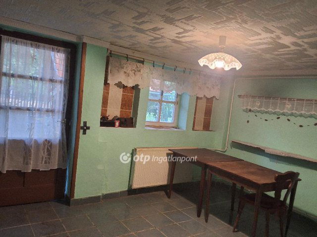 Eladó nyaraló, Csemőn 41.6 M Ft, 3 szobás / költözzbe.hu