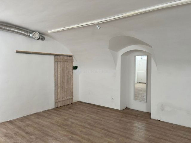 Eladó üzlethelyiség, Budapesten, XII. kerületben 42.5 M Ft