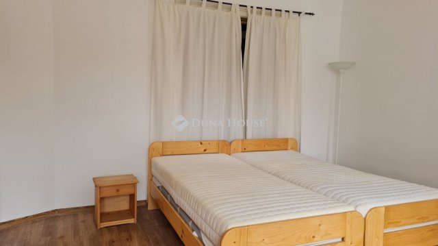 Kiadó téglalakás, albérlet, Pécsett 140 E Ft / hó, 2 szobás