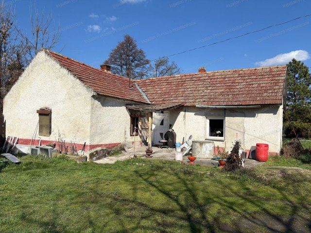 Eladó családi ház, Tapolcán 32.5 M Ft, 2 szobás