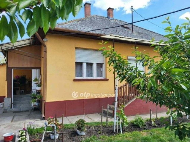 Eladó családi ház, Nagyfügeden 22.5 M Ft, 2 szobás