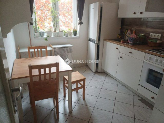 Eladó téglalakás, Miskolcon, Augusztus 20. utcában 24.9 M Ft