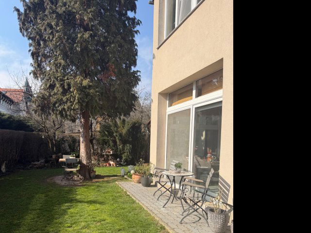 Eladó családi ház, Szombathelyen 134500 M Ft, 3+2 szobás